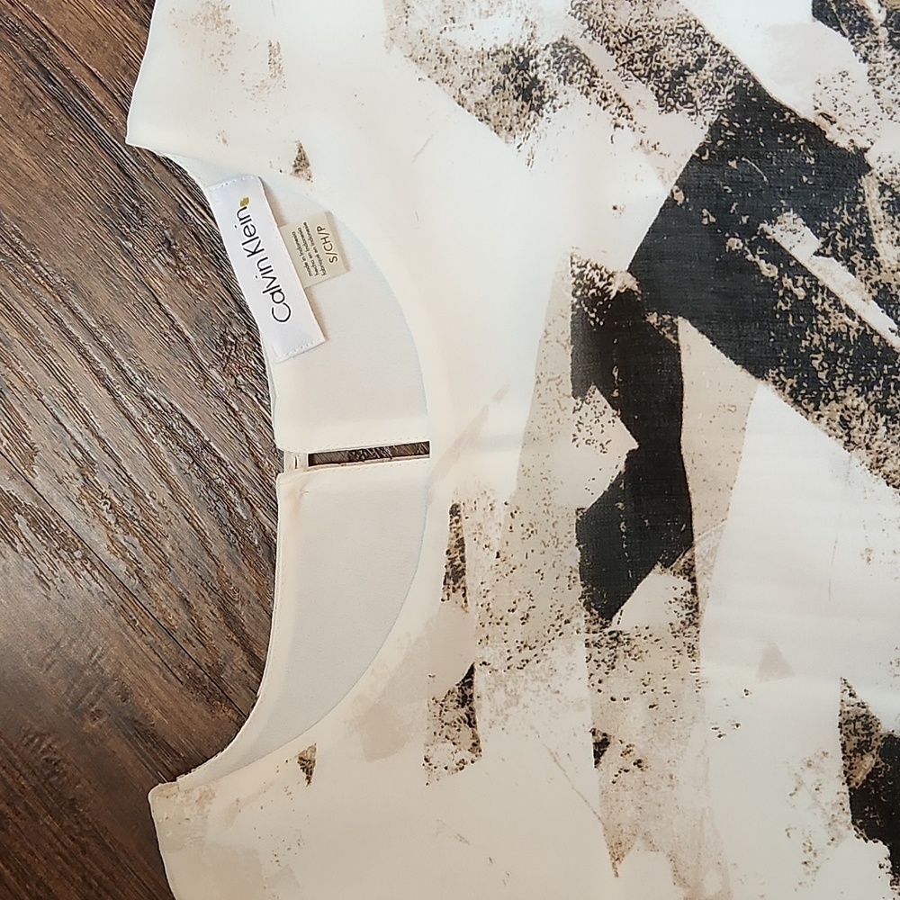 Top - Picture 5 of 16